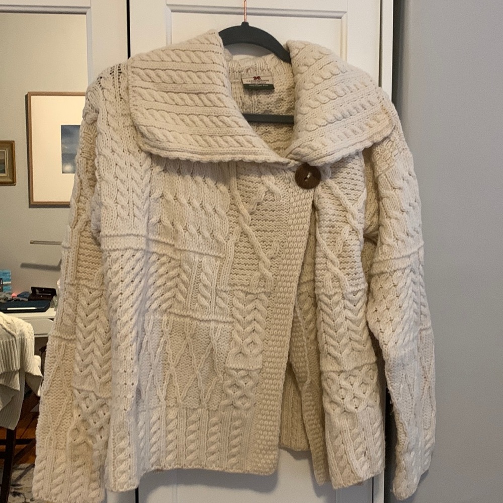 Beautiful Irish Sweater made in Ireland size S/M. Never worn